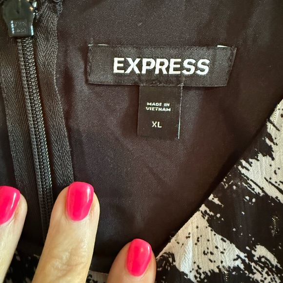 Express Black and White Mini Dress - Picture 7 of 7